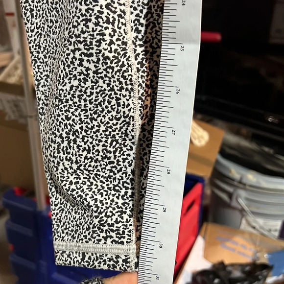 Athleta Women 25” Salutation Stash II Textured Tight 631936 Black White Size XS - Picture 6 of 6